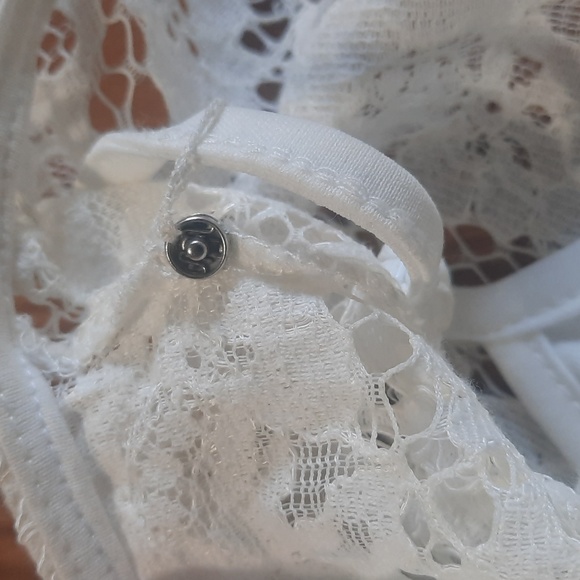 Fever lacey overlay top with ruffled arms size large - Picture 14 of 16